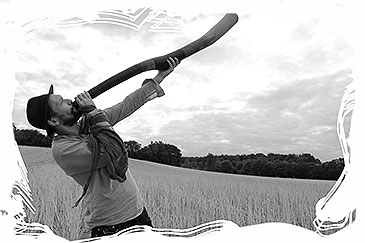 ONDŘEJ SMEYKAL - český profesionální hráč na didgeridoo